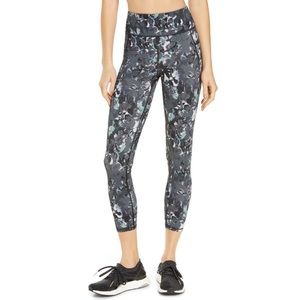 Sweaty Betty Slate Grey Nourish Print Zero Gravity Pocket 7/8 Running Leggings